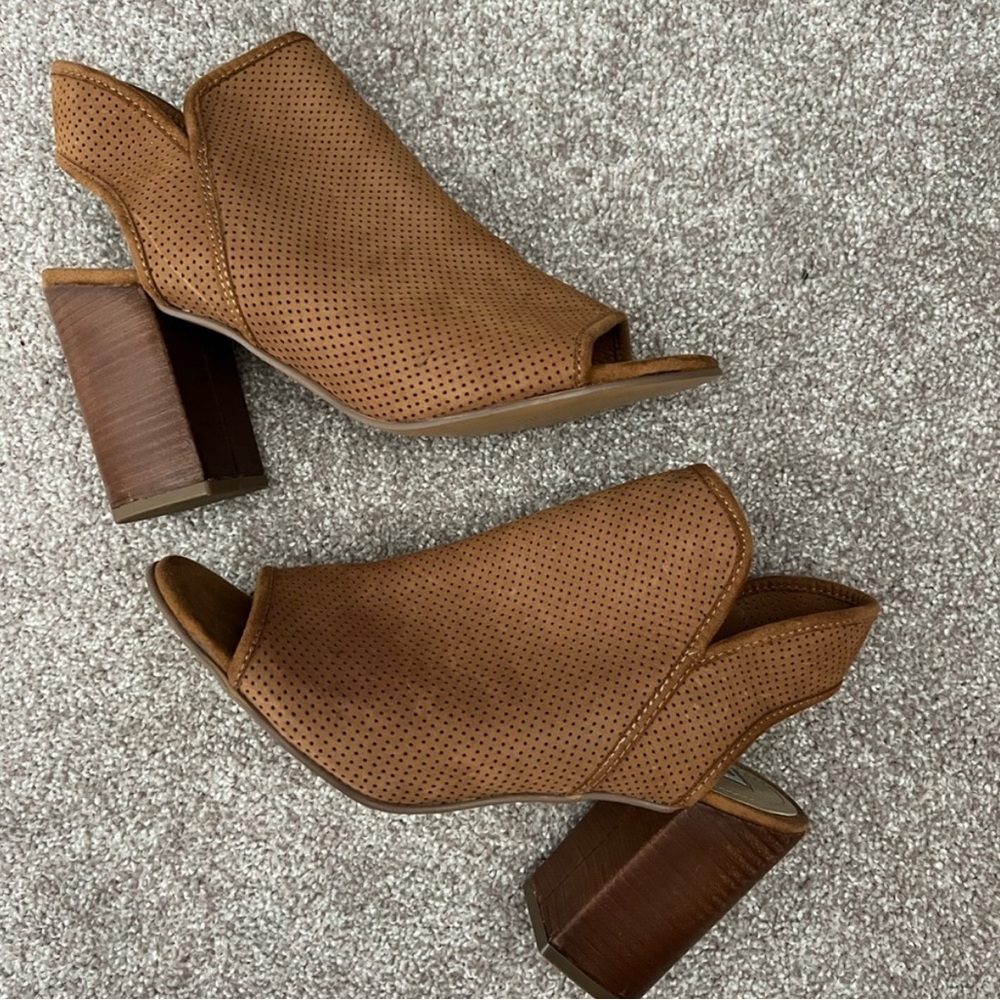Steve Madden Tan Peep-Toe Block Heel Mules New